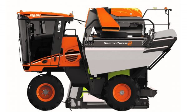 Combine de recoltat struguri auto-propulsate